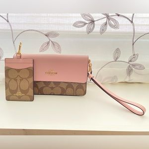 NWOT - FOLDOVER WRISTLET IN SIGNATURE CANVAS - BLUSH PINK